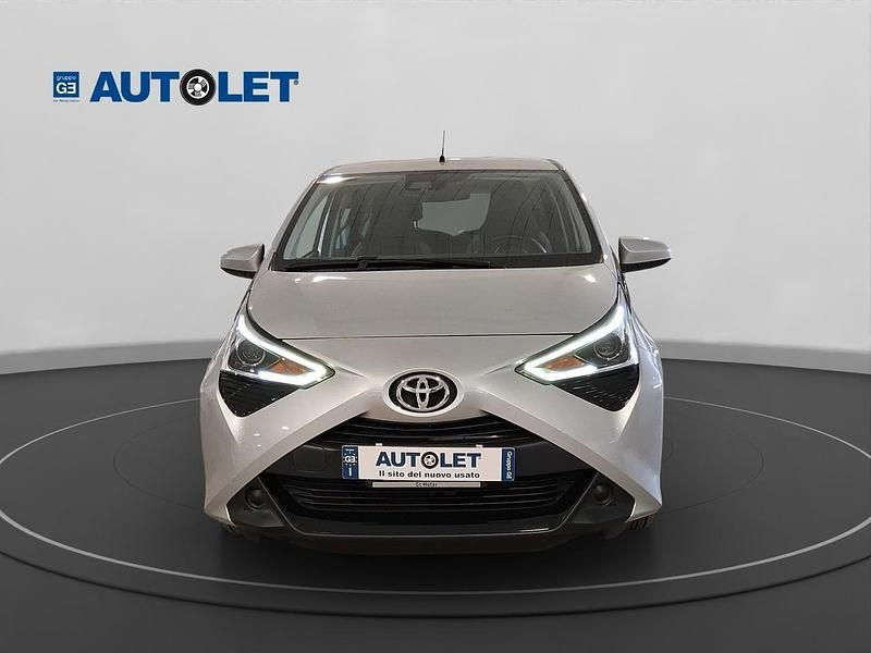 Usata Toyota Aygo Connect Style 72 CV (52 kW) 2021 Argento Utilitaria