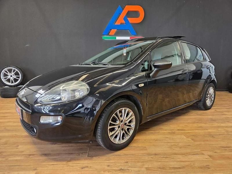 Nero Usata 2013 Fiat Punto Lounge Tre volumi | 3900 € (Buon prezzo) - Immagine 1/3