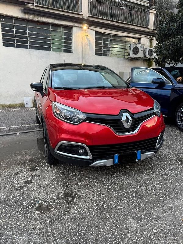Usata Renault Captur 90 CV (66 kW) 2014 Rosso SUV
