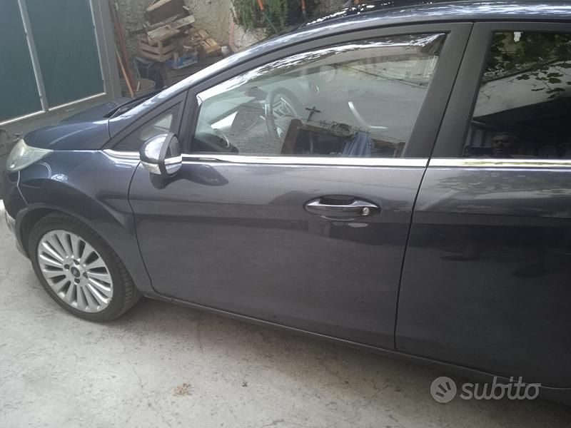 Usata Ford Fiesta 70 CV (51 kW) 2009 Blu Utilitaria