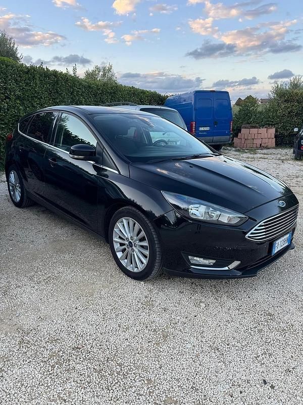 Nero Usata 2015 Ford Focus Titanium Tre volumi | 7300 € (Buon prezzo) - Immagine 1/4