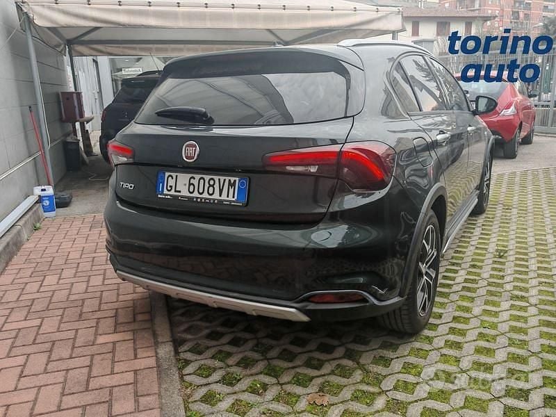 Usata Fiat Tipo Cross 101 CV (74 kW) 2022 Verde Berlina