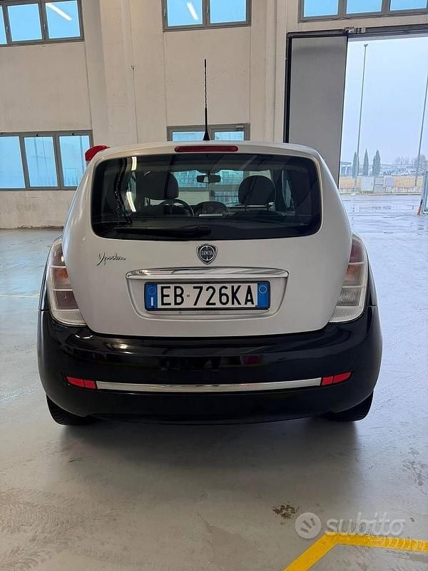 Gebraucht Lancia Ypsilon 69 PS (50 kW) 2010 Schwarz Kleinwagen