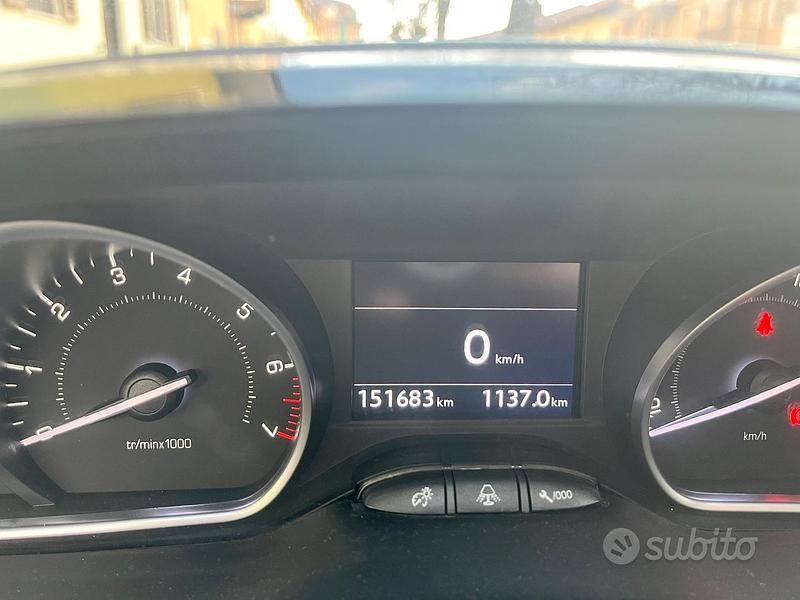 Begagnad Peugeot 208 82 HK (60 kW) 2012 Grå Halvkombi