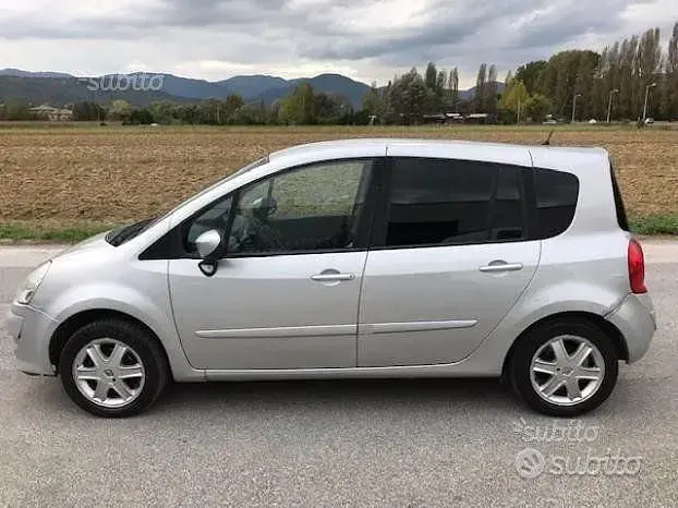 Usata Renault Grand Modus Dynamique 85 CV (62 kW) 2009 Grigio Monovolume