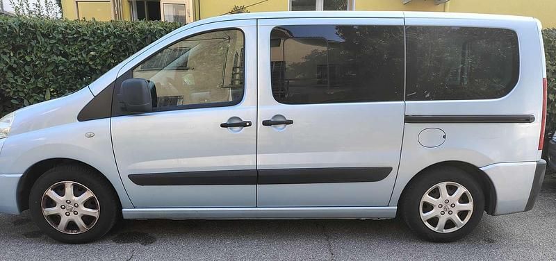 Usata Peugeot TePee 120 CV (88 kW) 2007 Blu/azzurro Monovolume
