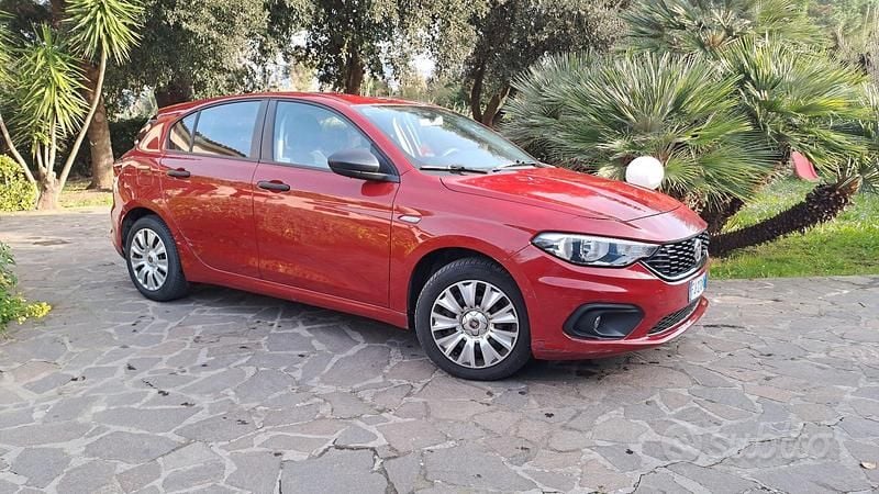 Usata Fiat Tipo Easy 95 CV (69 kW) 2016 Rosso Berlina