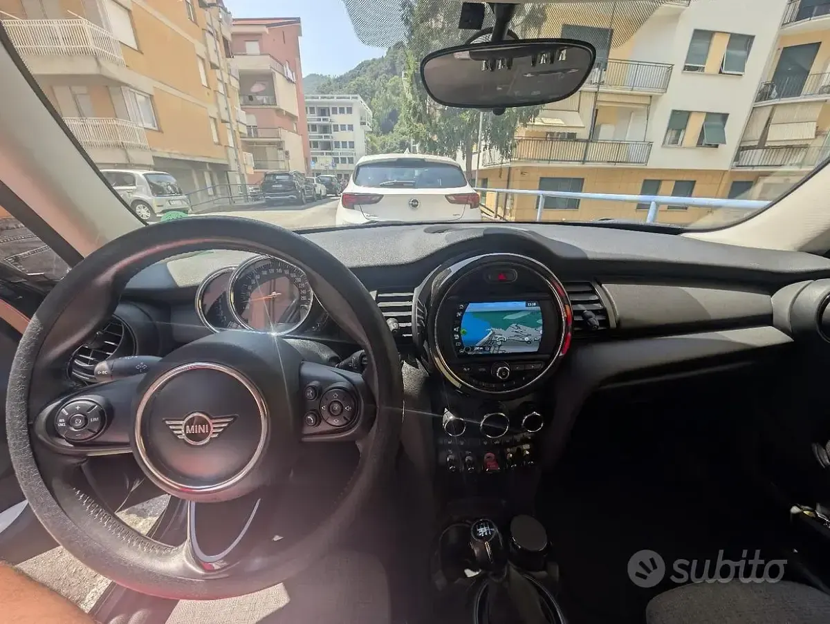 Usata Mini Cooper 102 CV (75 kW) 2022 Nero Utilitaria