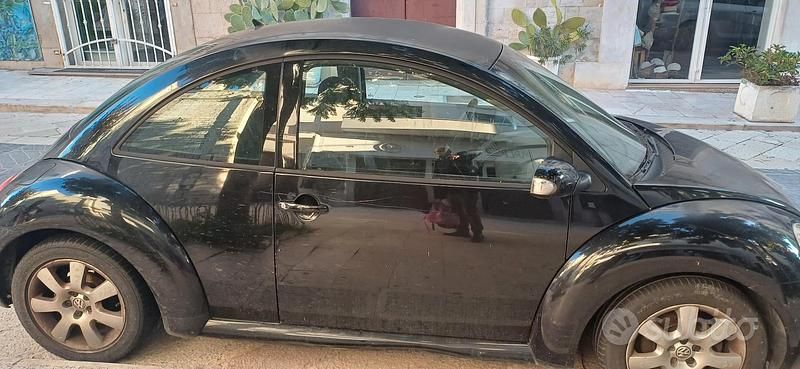 Usata VW New Beetle 105 CV (77 kW) 2003 Nero Utilitaria