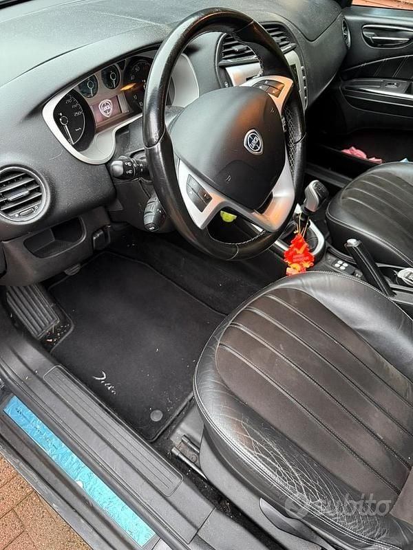 Usata Lancia Delta 120 CV (88 kW) 2010 Nero Utilitaria