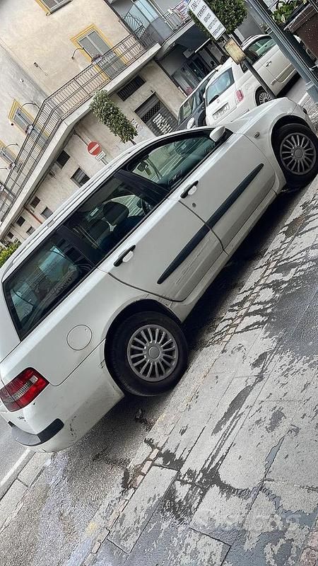 Usata Fiat Stilo 101 CV (74 kW) 2005 Bianco Station wagon