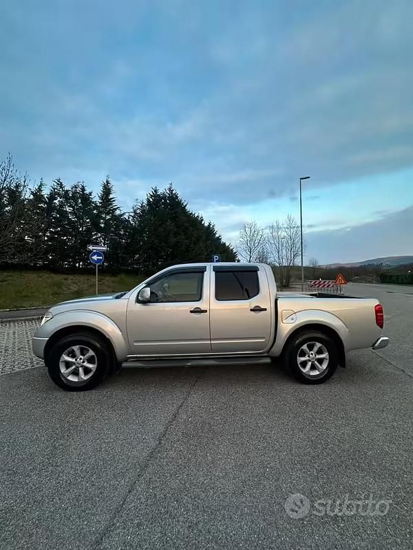 Usata Nissan Navara 174 CV (127 kW) 2007 Grigio Pick-up