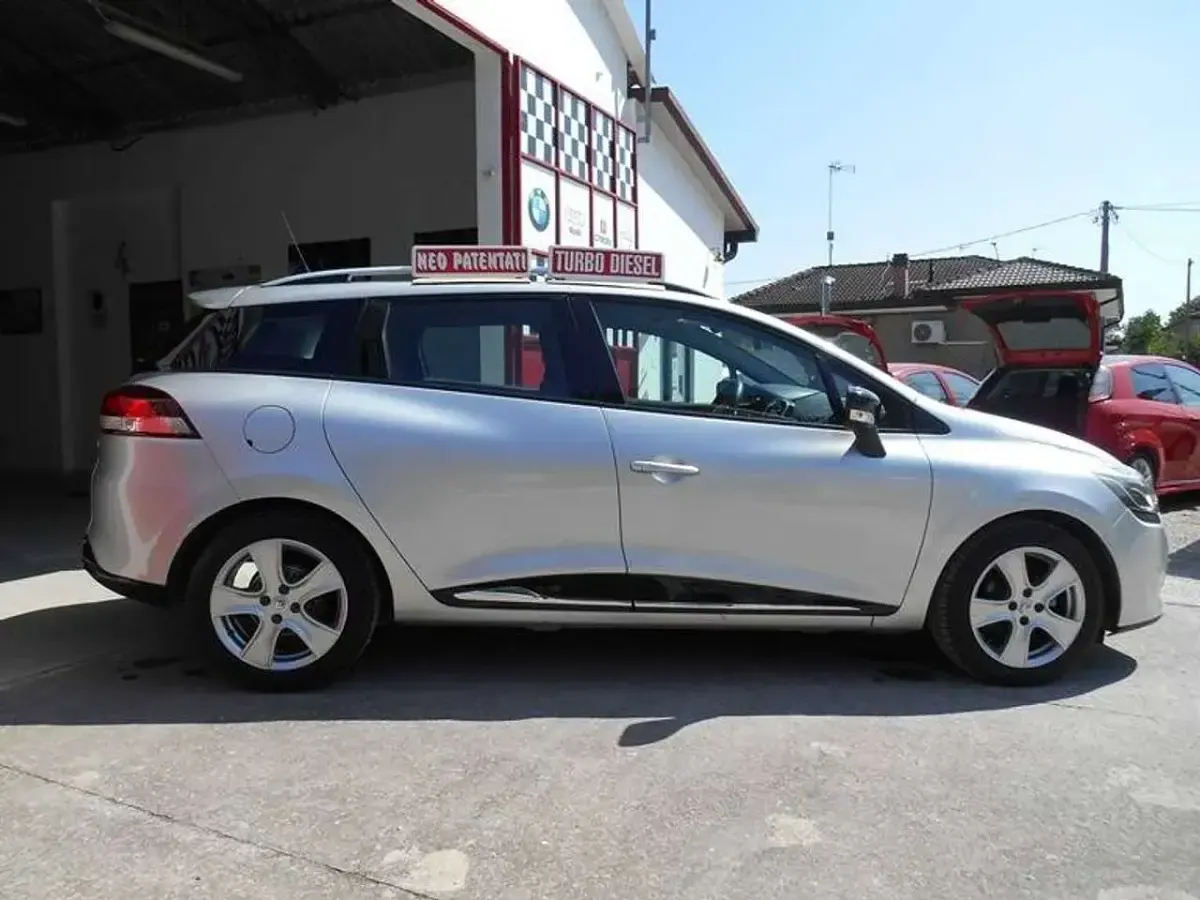 Usata Renault Clio GrandTour Zen 75 CV (55 kW) 2016 Argento Station wagon