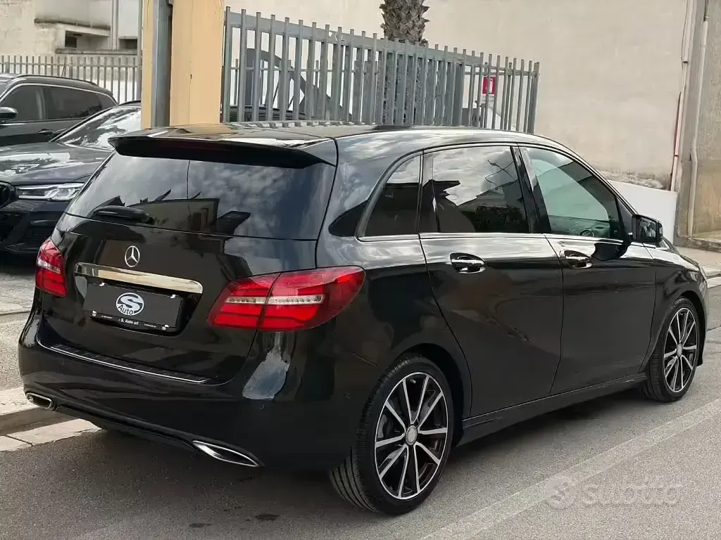 Begagnad Mercedes B200 136 HK (100 kW) 2016 Svart Minibuss