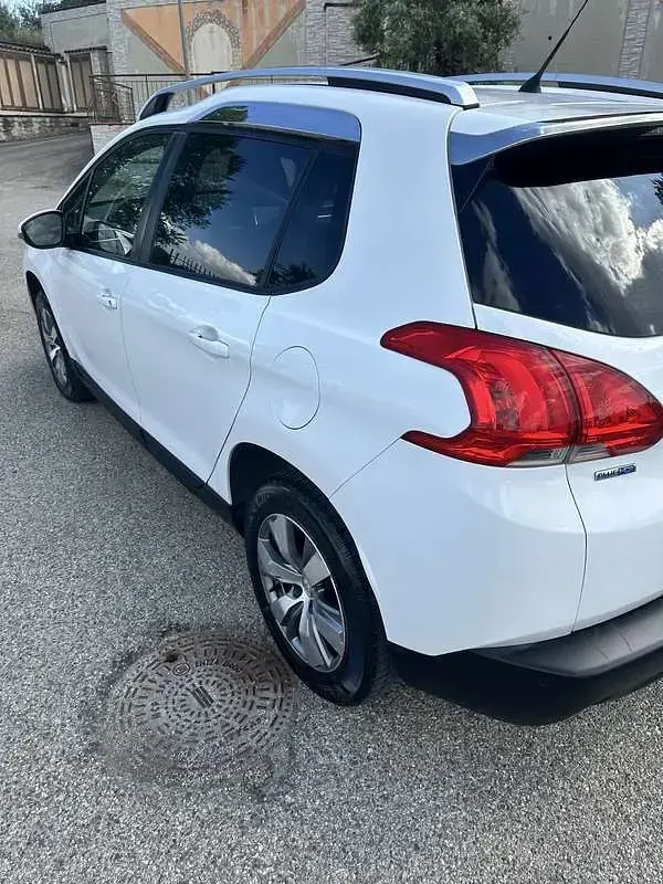 Usata Peugeot 2008 Active 75 CV (55 kW) 2016 Bianco SUV