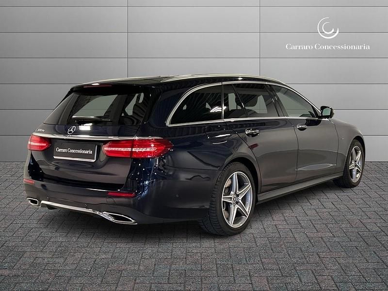 Usata Mercedes E300 Premium Plus 194 CV (142 kW) 2020 Blu metallizzato Station wagon