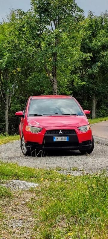 Usata Mitsubishi Colt Invite 75 CV (55 kW) 2009 Rosso Utilitaria