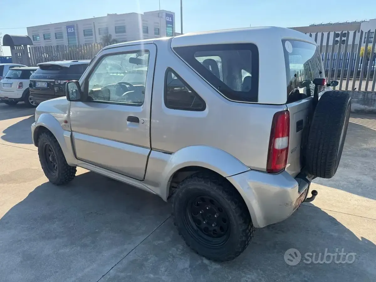 Usata Suzuki Jimny 65 CV (47 kW) 2004 Marrone SUV