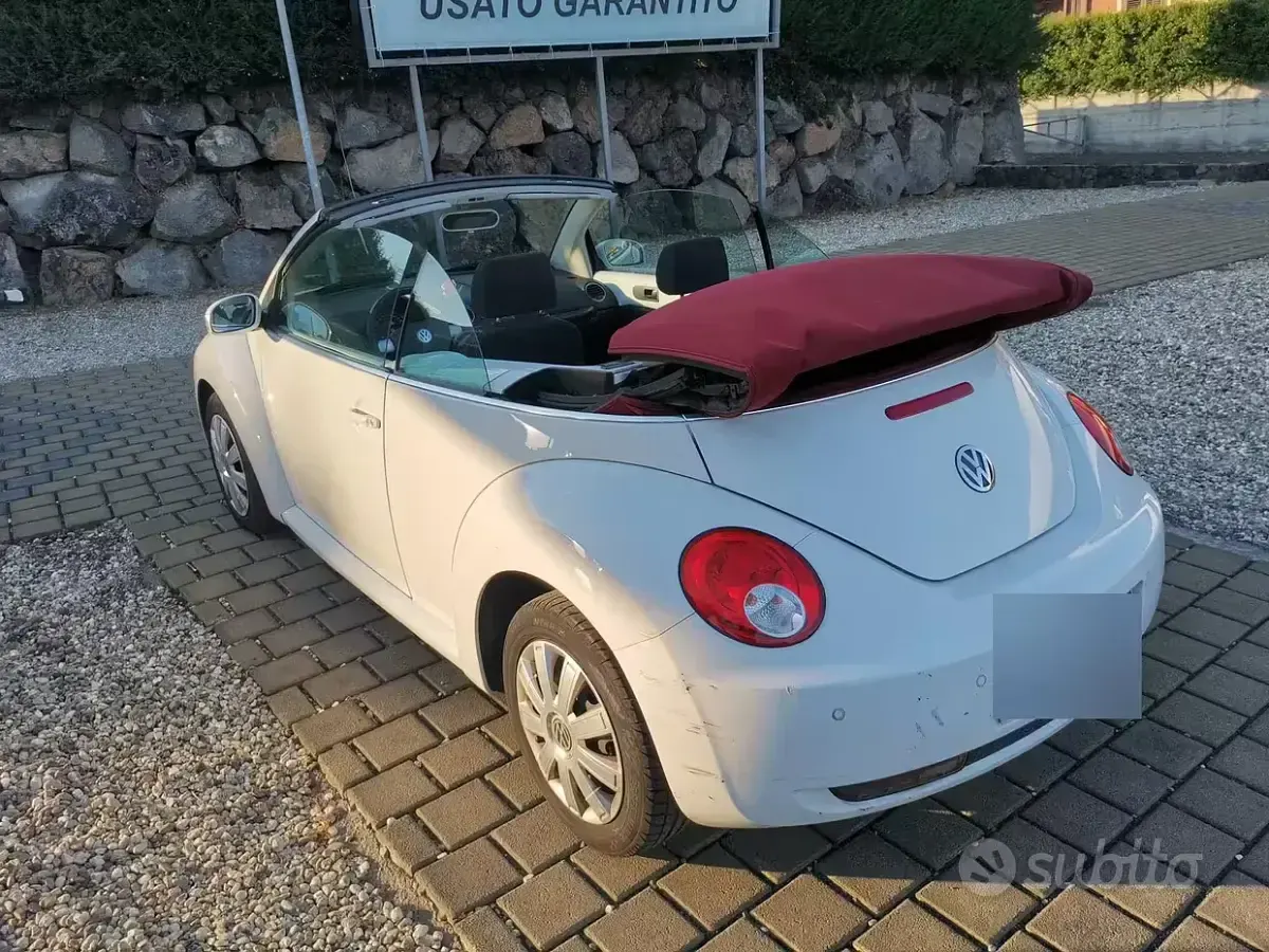 Usata VW New Beetle 75 CV (55 kW) 2010 Bianco Utilitaria