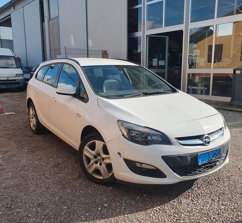 Usata Opel Astra 110 CV (80 kW) 2016 Bianco Station wagon