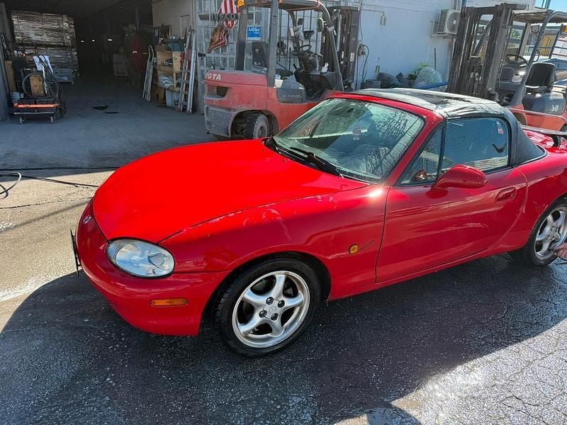 Usata Mazda MX5 110 CV (80 kW) 1998 Rosso Cabrio
