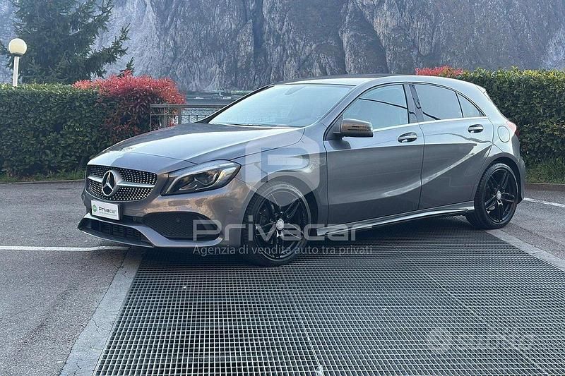 Usata Mercedes A180 Premium 108 CV (79 kW) 2016 Grigio Utilitaria