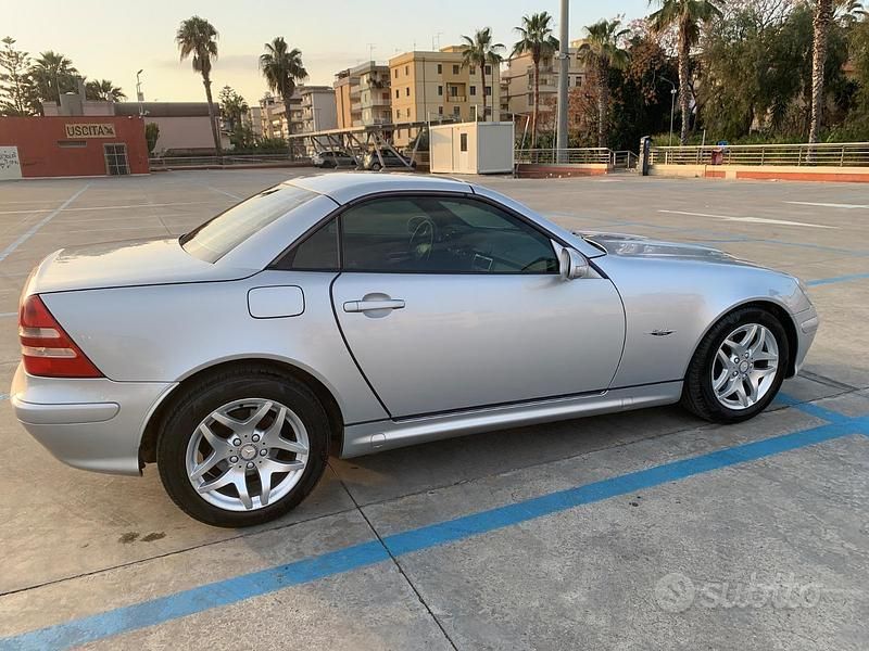 Usata Mercedes SLK200 163 CV (119 kW) 2001 Grigio Cabrio