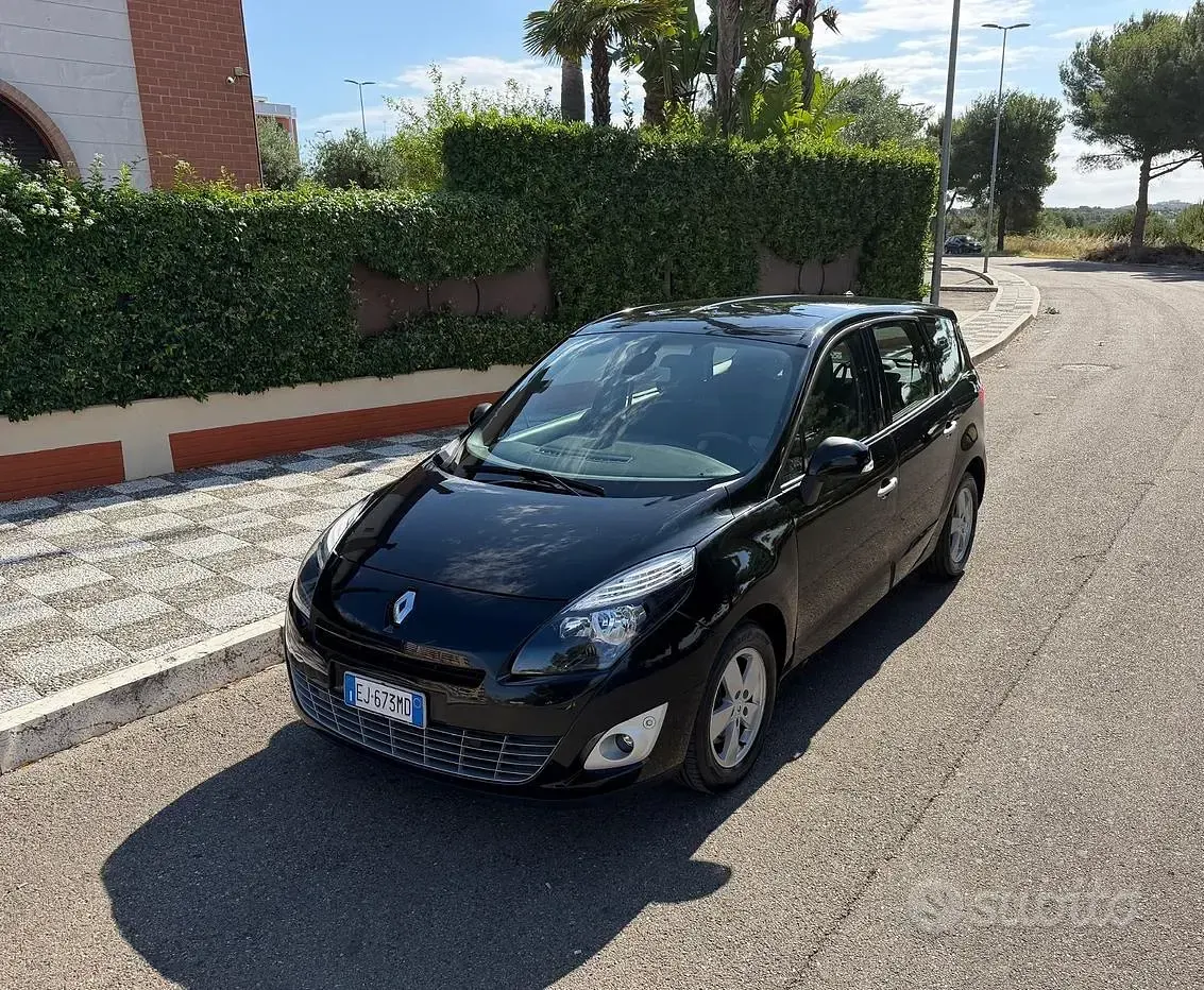 Usata Renault Scénic III Dynamique 130 CV (95 kW) 2011 Nero Monovolume