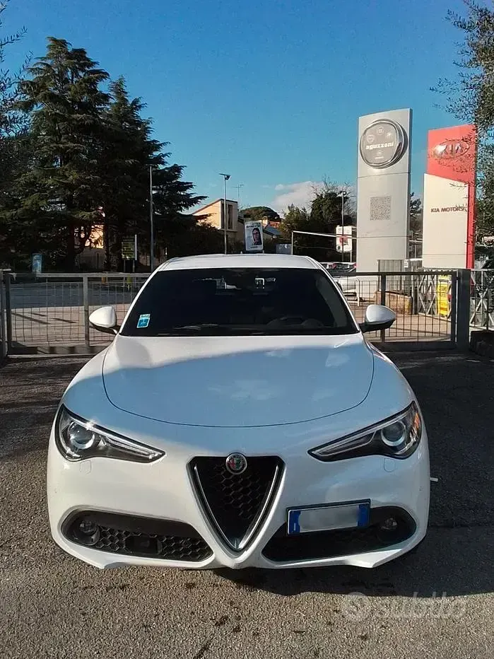Usata Alfa Romeo Stelvio Business 190 CV (139 kW) 2022 Bianco SUV