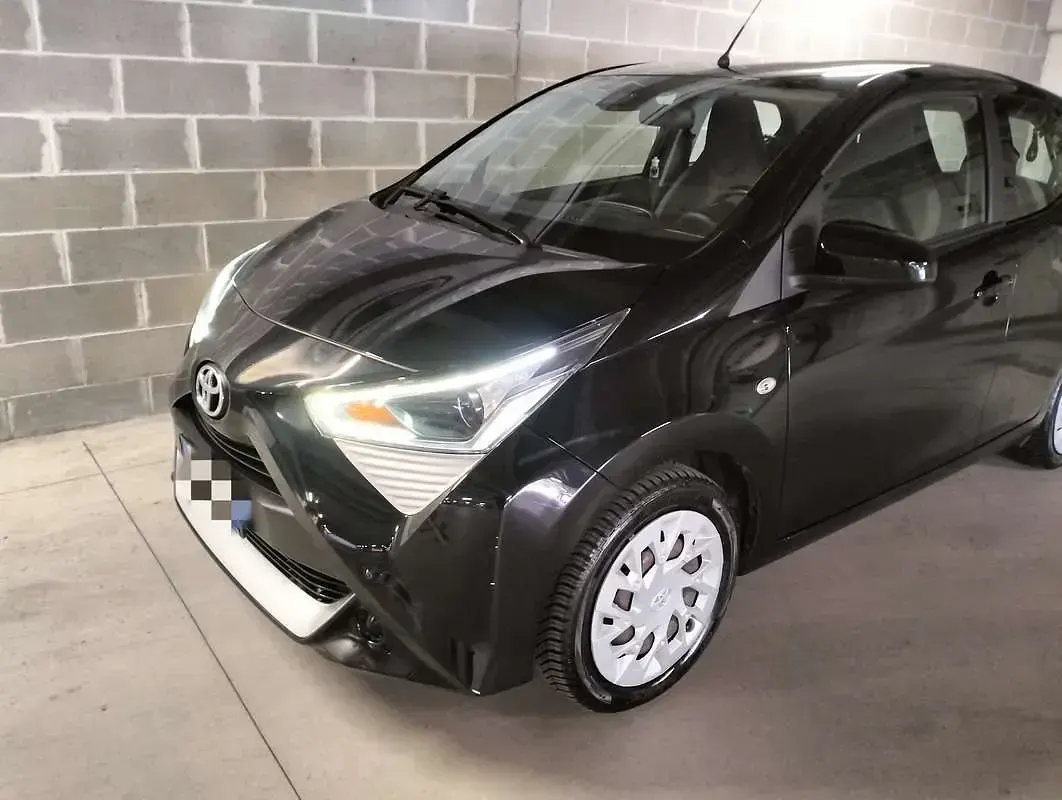 Usado Toyota Aygo X-play 72 HP (52 kW) 2021 Preto Citadino