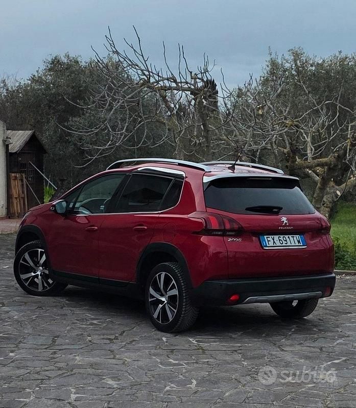 Usata Peugeot 2008 102 CV (75 kW) 2019 Rosso SUV