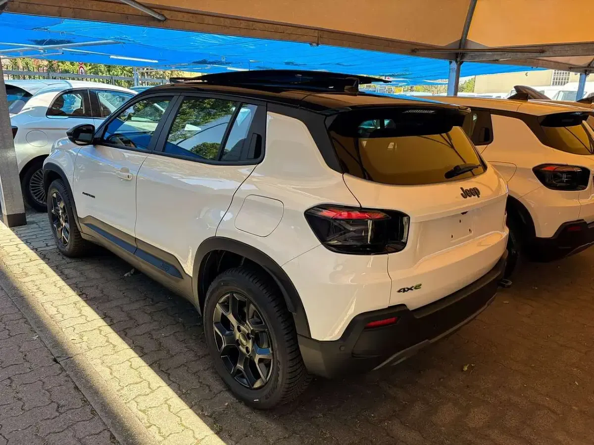 Nuova Jeep Avenger 145 CV (106 kW) 2025 Stone tetto vulcano SUV
