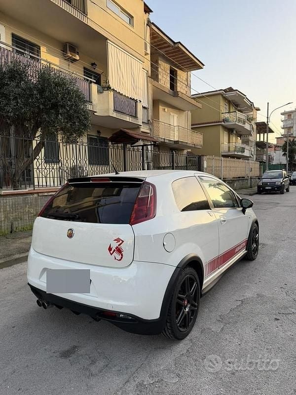 Usata Abarth Grande Punto 155 CV (114 kW) 2010 Bianco Utilitaria