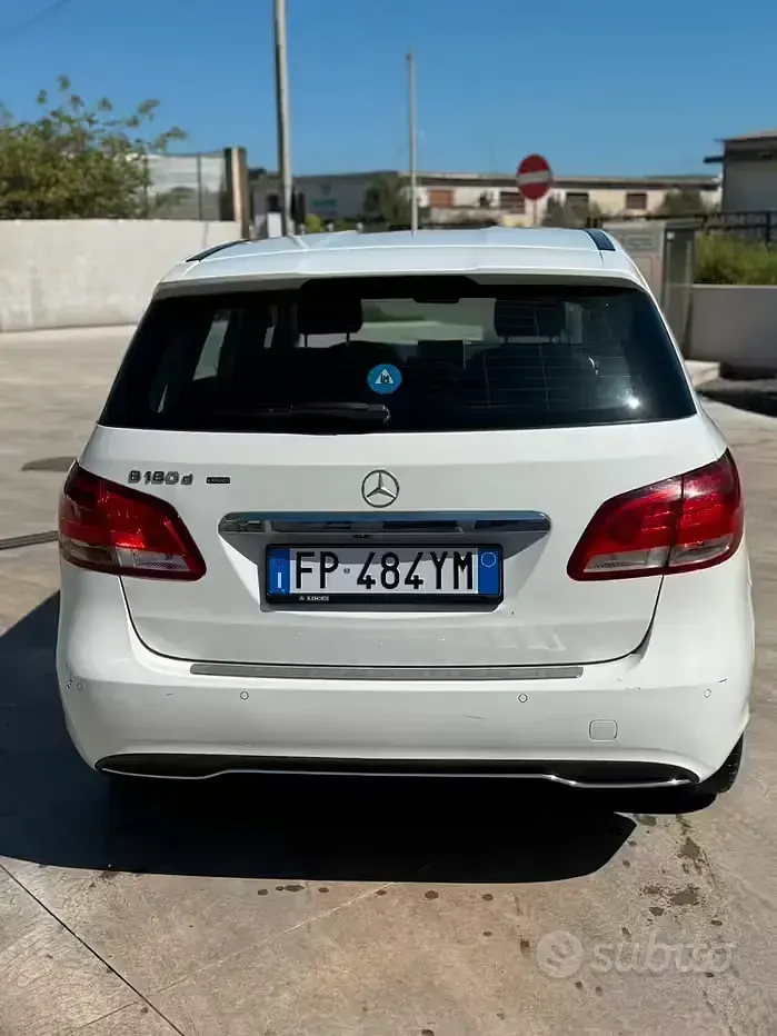 Begagnad Mercedes B180 109 HK (80 kW) 2018 Vit Minibuss