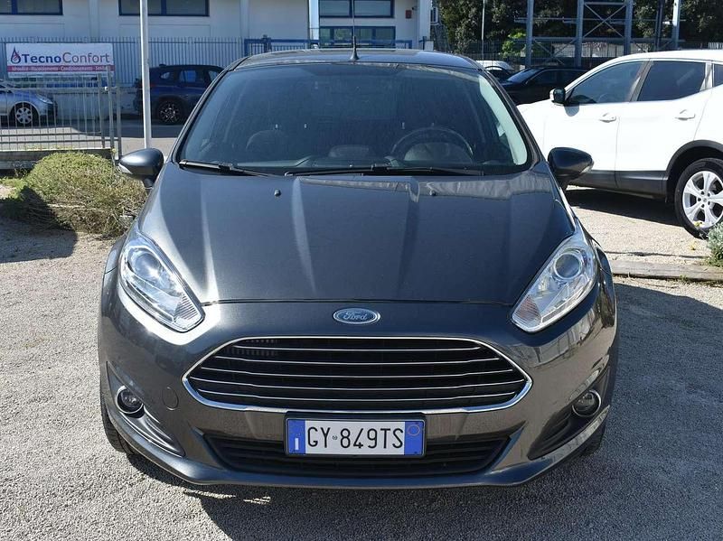 Usata Ford Fiesta 75 CV (55 kW) 2017 Grigio Berlina