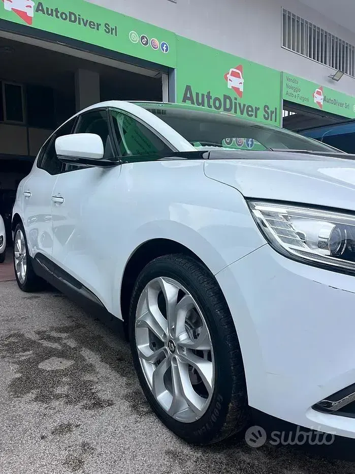 Usado Renault Scénic IV Bose Edition 110 CV (80 kW) 2017 Blanco Monovolumen