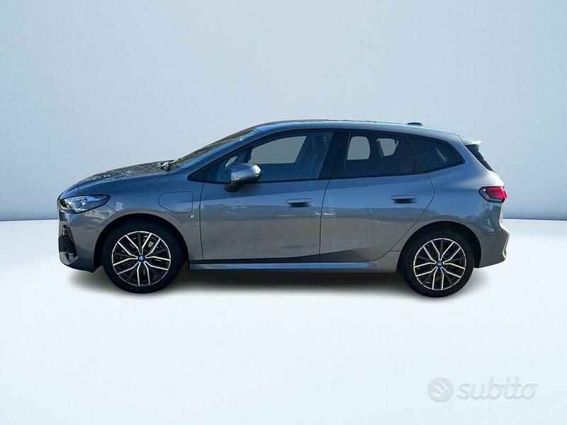 Usata BMW 230e Active Tourer M Sport 326 CV (239 kW) 2023 Grigio metallizzato Monovolume