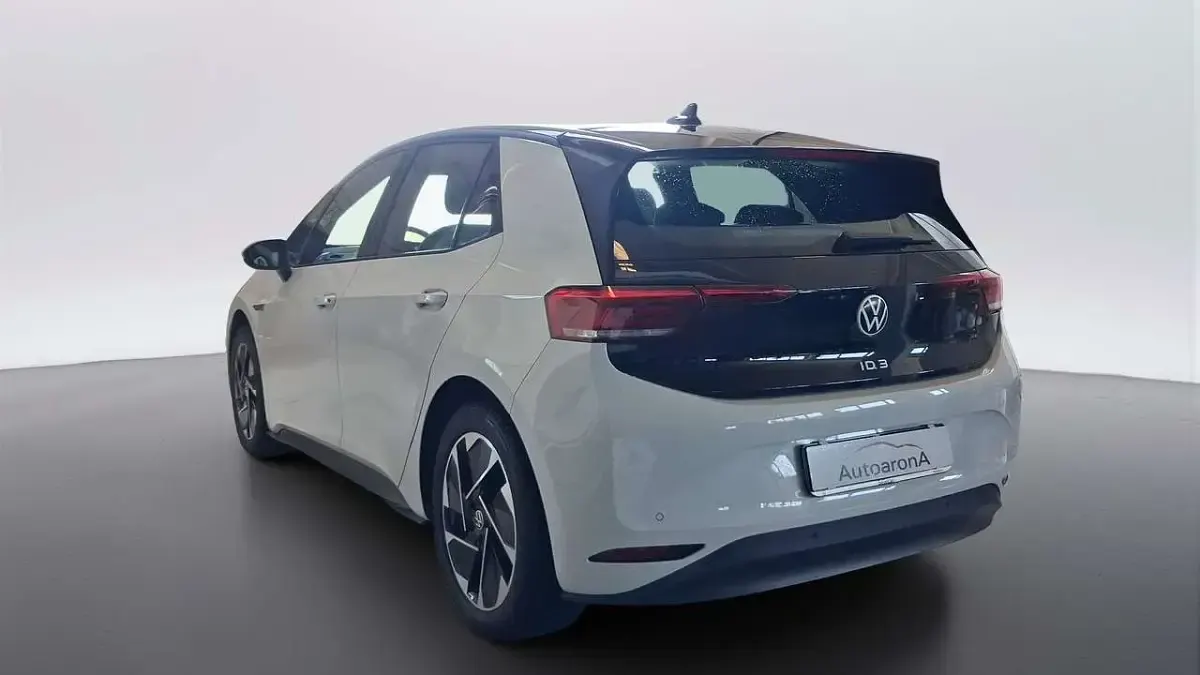 Usata VW ID.3 Pro Performance 69 kW (95 CV) 2023 Bianco/tetto nero Utilitaria
