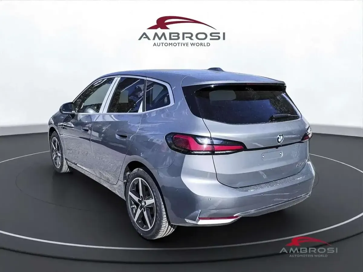 Usata BMW 218 Luxury Line 150 CV (110 kW) 2024 Skyscraper grey metallic Monovolume