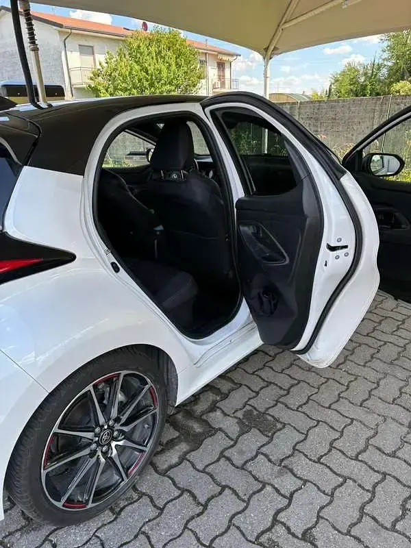 Usata Toyota Yaris Hybrid Sport 92 CV (67 kW) 2022 Berlina