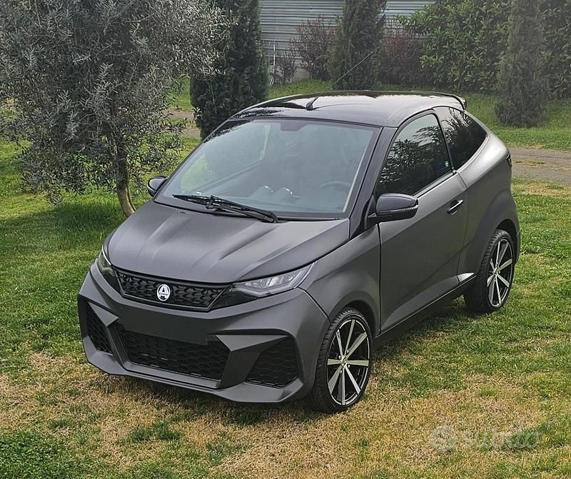 Grigio Usata 2024 Aixam Coupe GTI Coupé | 16.000 € (Cara) - Immagine 1/4