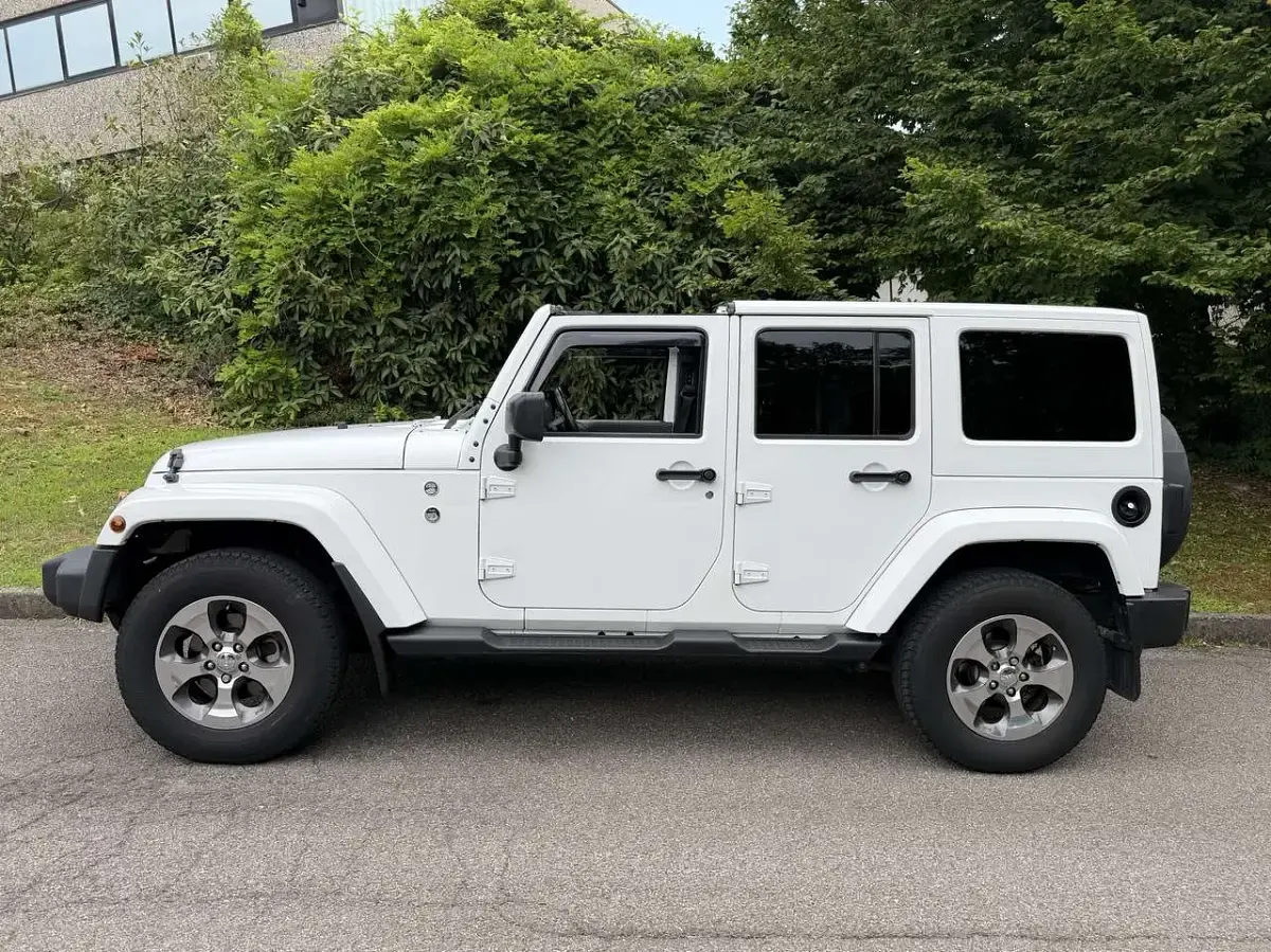 Usata Jeep Wrangler Unlimited Sahara 200 CV (147 kW) 2016 Bianco SUV