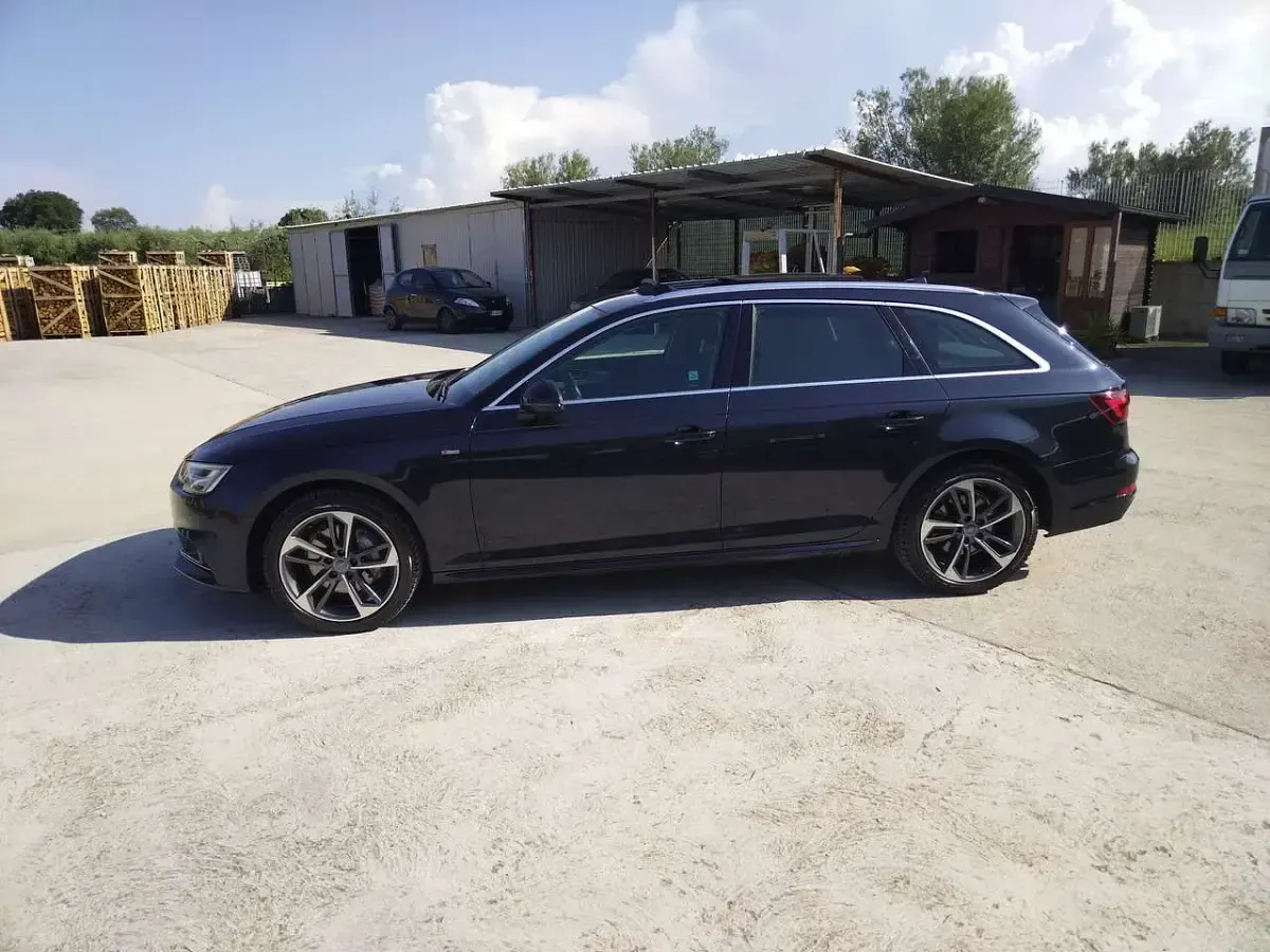 Usata Audi A4 Ambiente 190 CV (139 kW) 2017 Blu/azzurro Station wagon
