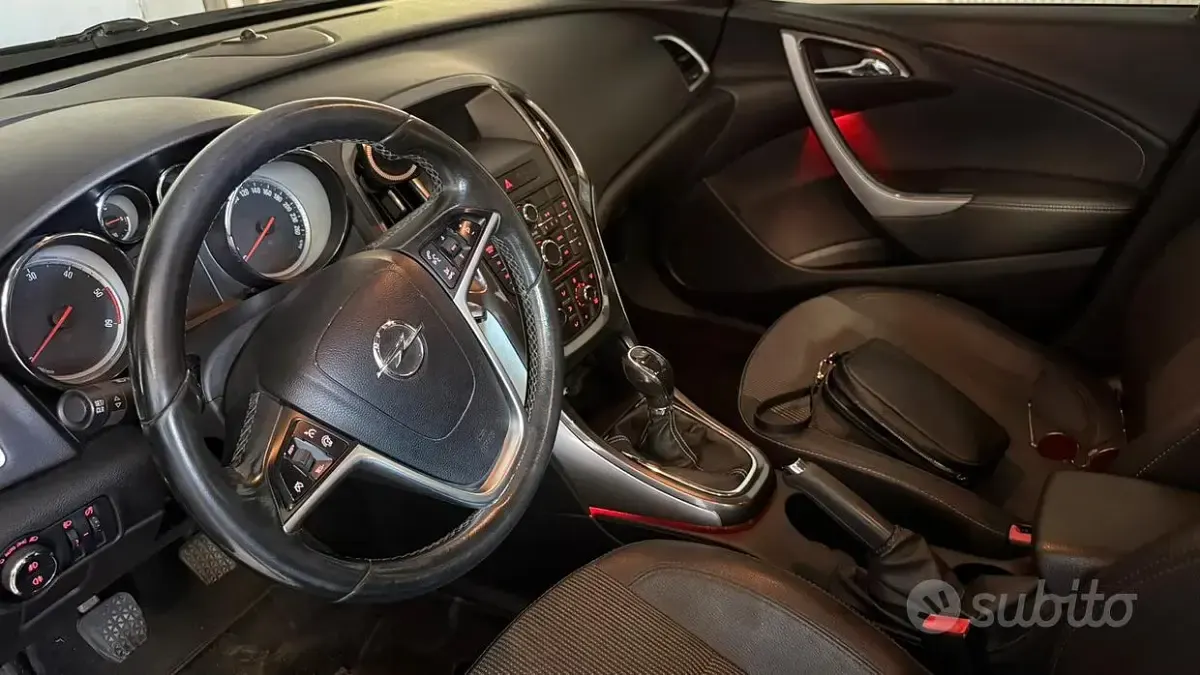 Usata Opel Astra Sport 60 CV (44 kW) 2013 Grigio Station wagon