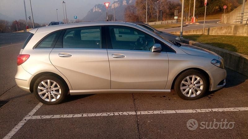 Usata Mercedes 180 122 CV (89 kW) 2012 Grigio Berlina