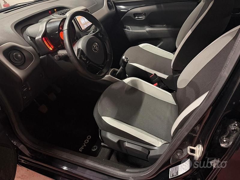 Usata Toyota Aygo X-Black 69 CV (50 kW) 2017 Nero Utilitaria