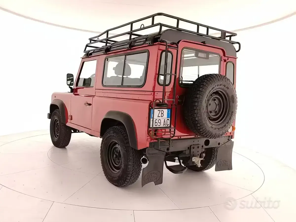 Usata Land Rover Defender 122 CV (89 kW) 2012 Rosso SUV