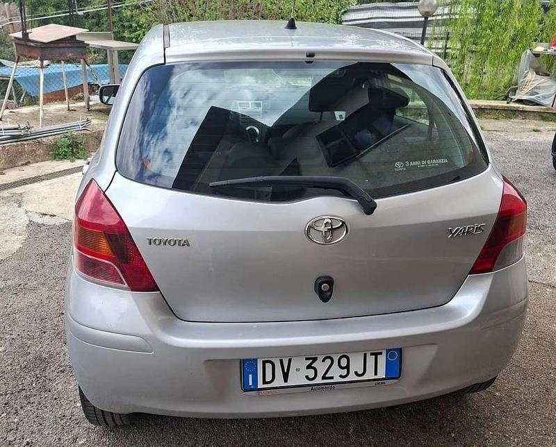 Usata Toyota Yaris Cool 101 CV (74 kW) 2009 Utilitaria
