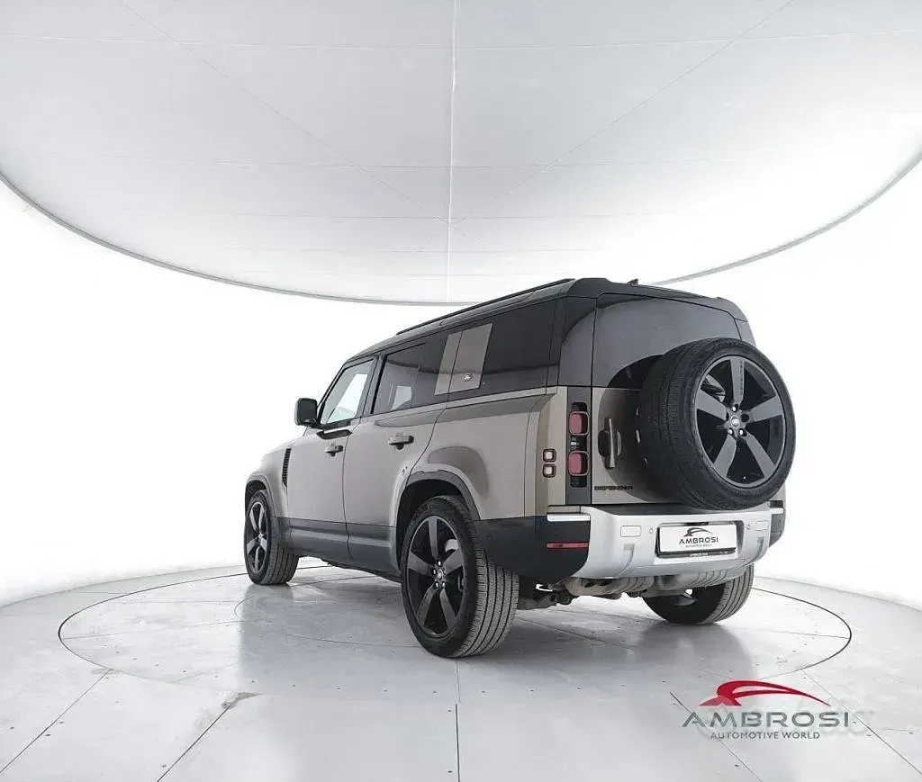 Usata Land Rover Defender SE 200 CV (147 kW) 2022 Marrone SUV