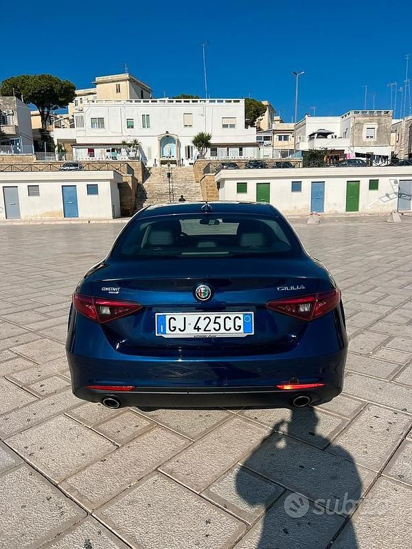 Usata Alfa Romeo Giulia 180 CV (132 kW) 2016 Blu Berlina